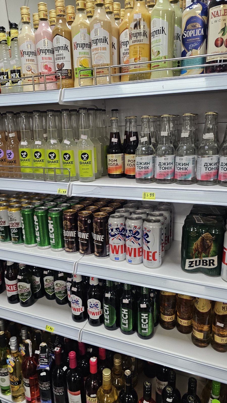 Schap met Poolse bieren en dranken